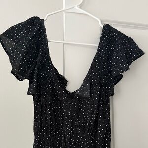 Chic Black and White Maxi Dress with Ruffle Sleeves